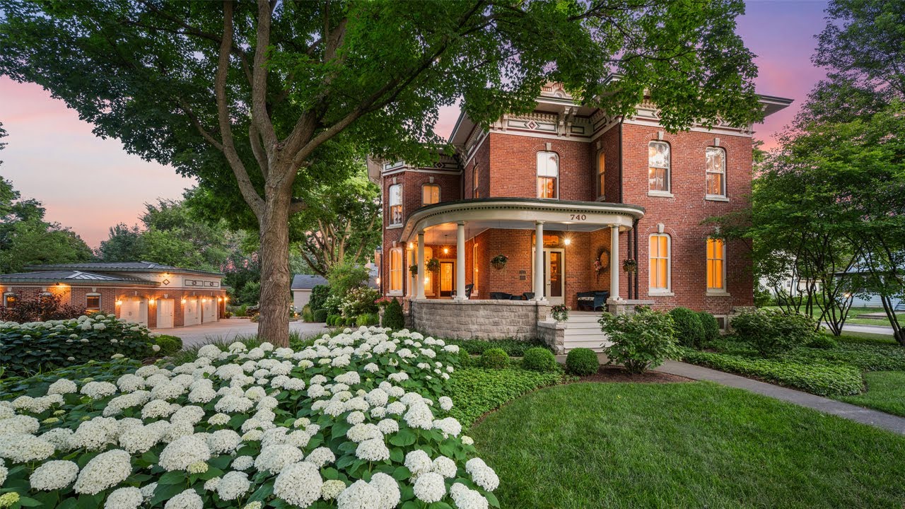 Cinematic house tour of 740 West State St, Sycamore, IL