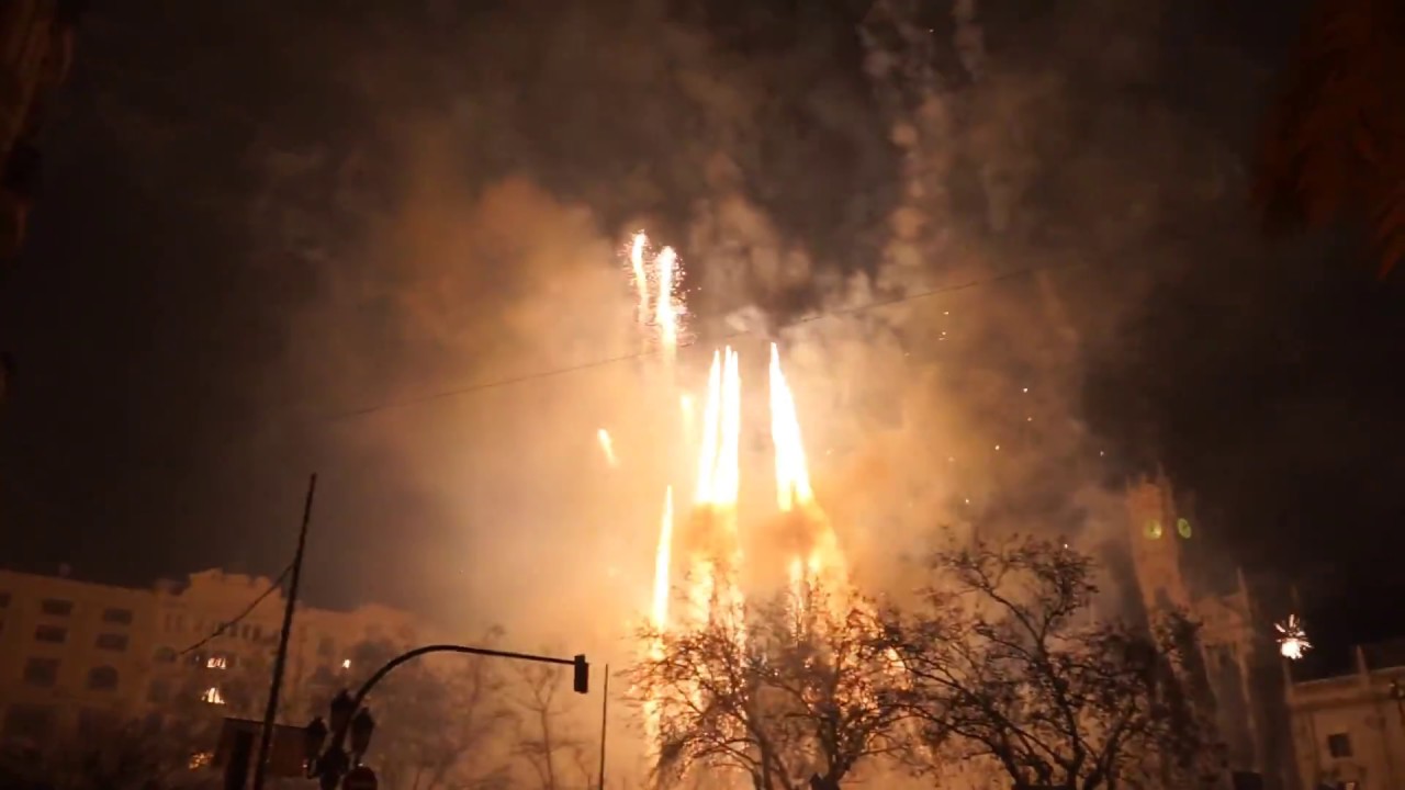 L&rsquo;alba&rdquo; de las Fallas - Crazy Fireworks!
