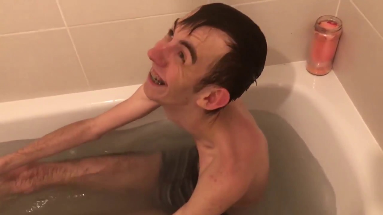 KENNY VIDE LA BAIGNOIRE AVEC DU SOPALAIN [DELIRE]
