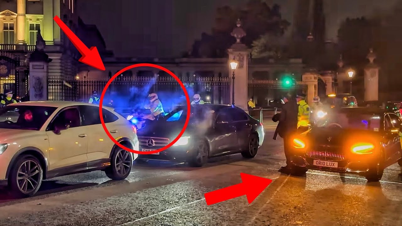 POLICE ON ALERT 🚨 Car Monitored Outside Buckingham Palace During Royal Family Arrival