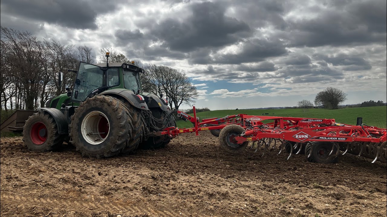 Fendt 828 og Kuhn Prolander | KLF Dansk Landbrug