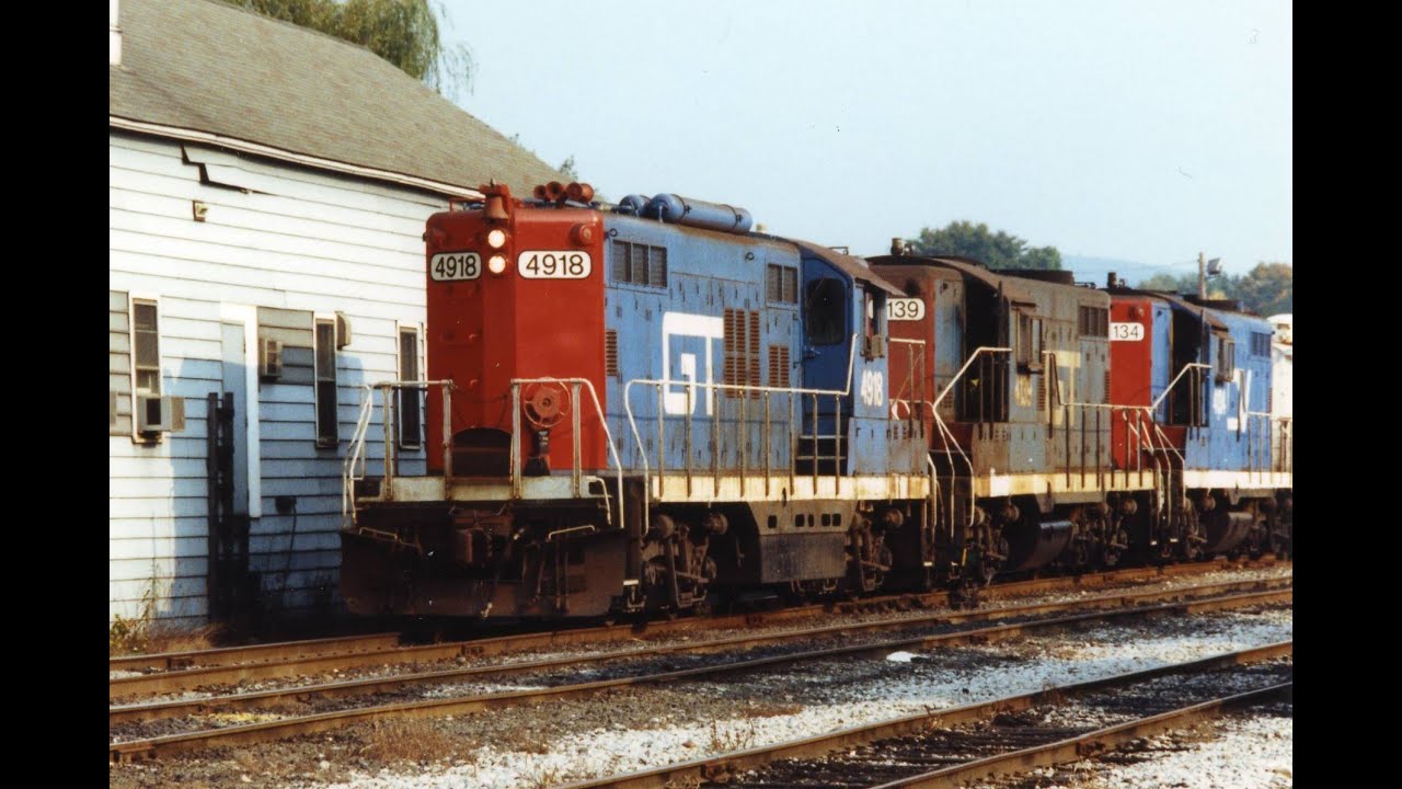 Central Vermont GP9's working in Palmer,MA. 09/29/1990