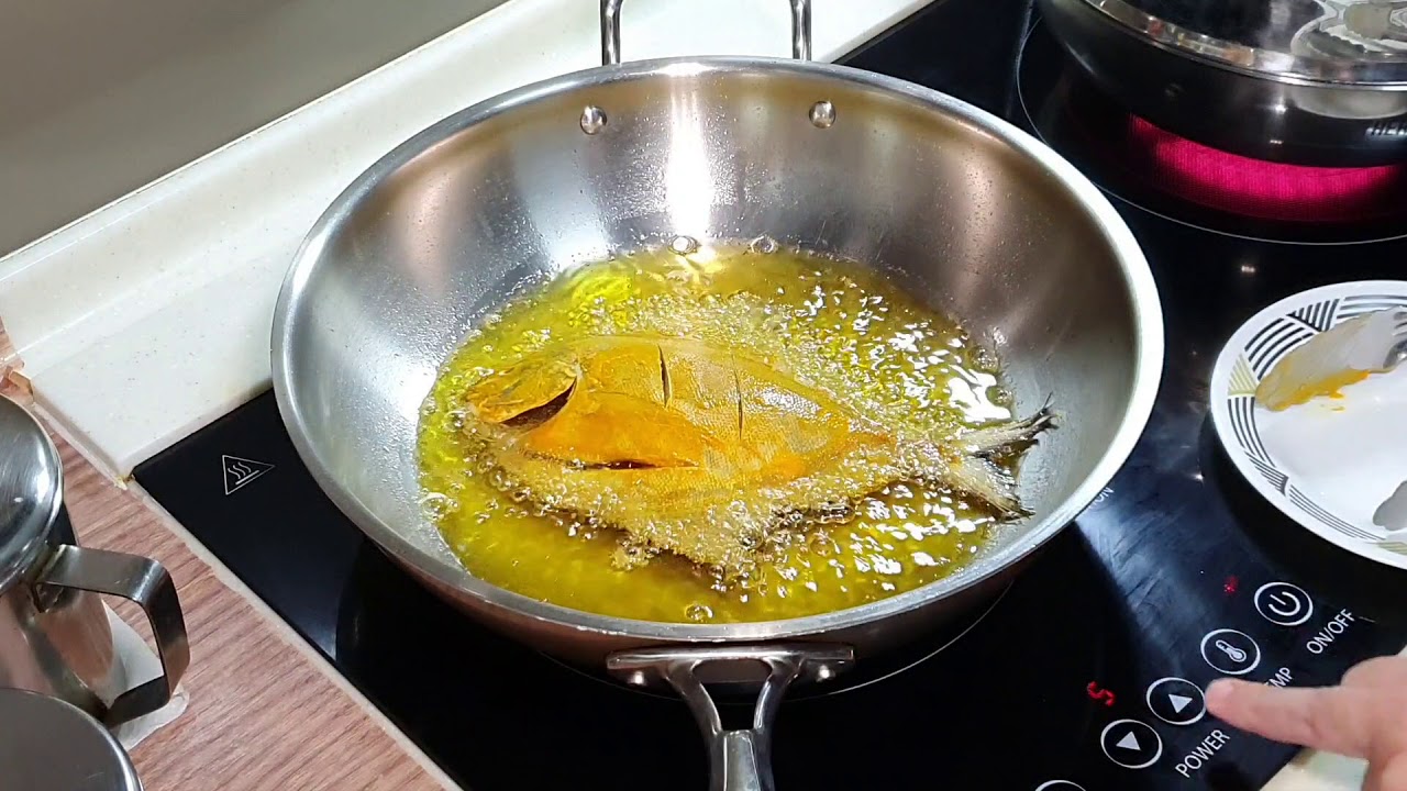 Fried fish with turmeric powder