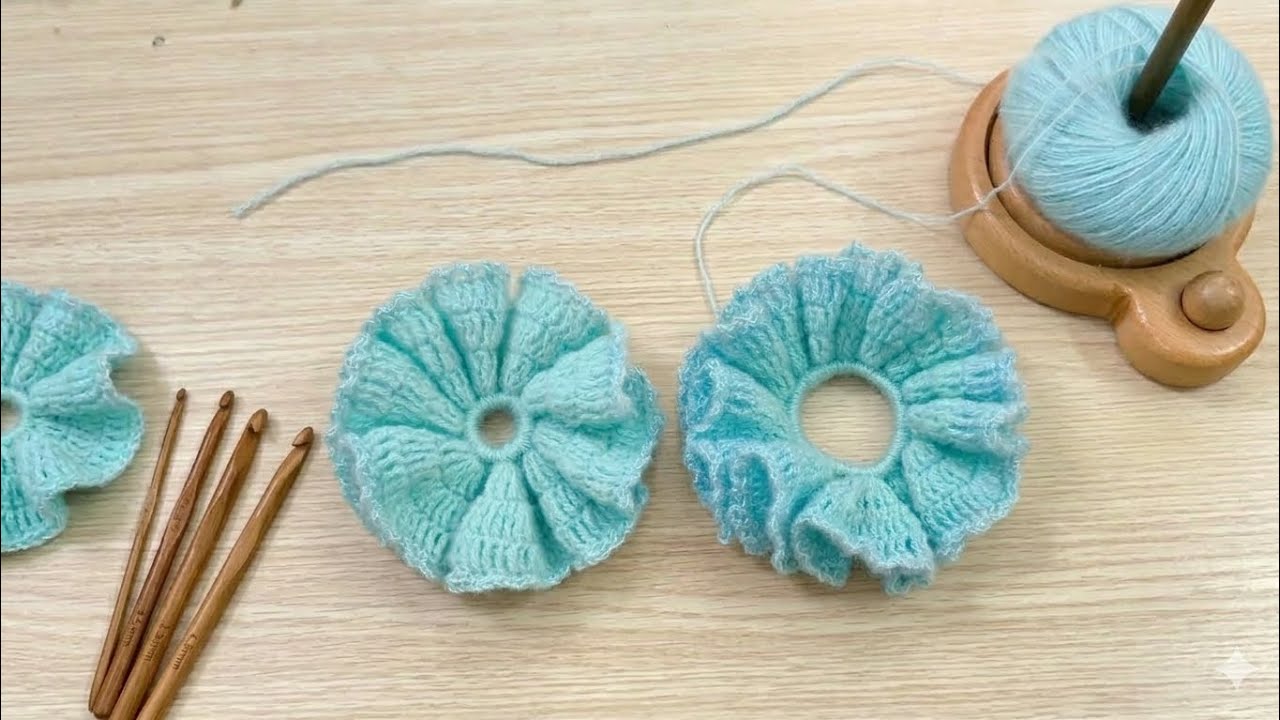 Crochet hair tie🧶 - Easy Crochet Hair Scrunchie Tutorial - How to Crochet a Hair Tie