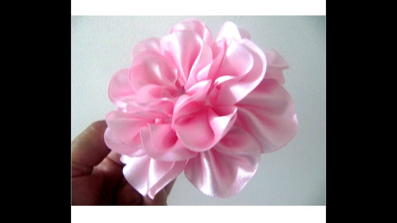 Moños para el cabello en cintas rosas crespas paso a paso