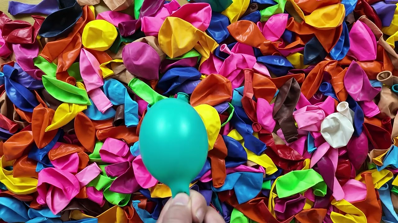 Playing with balloons and Balloon bursting #balloon #satisfying