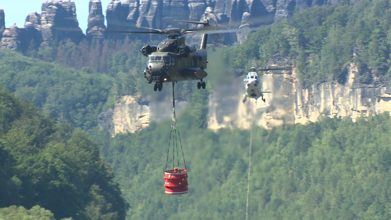 Sikorski CH-53 Stallion & AS332 Super Puma hasí požár u Hřenska