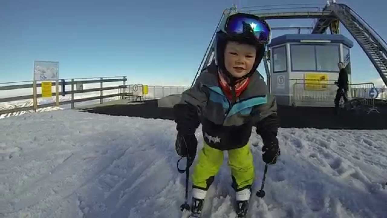 4 years old boy freestyle skiing