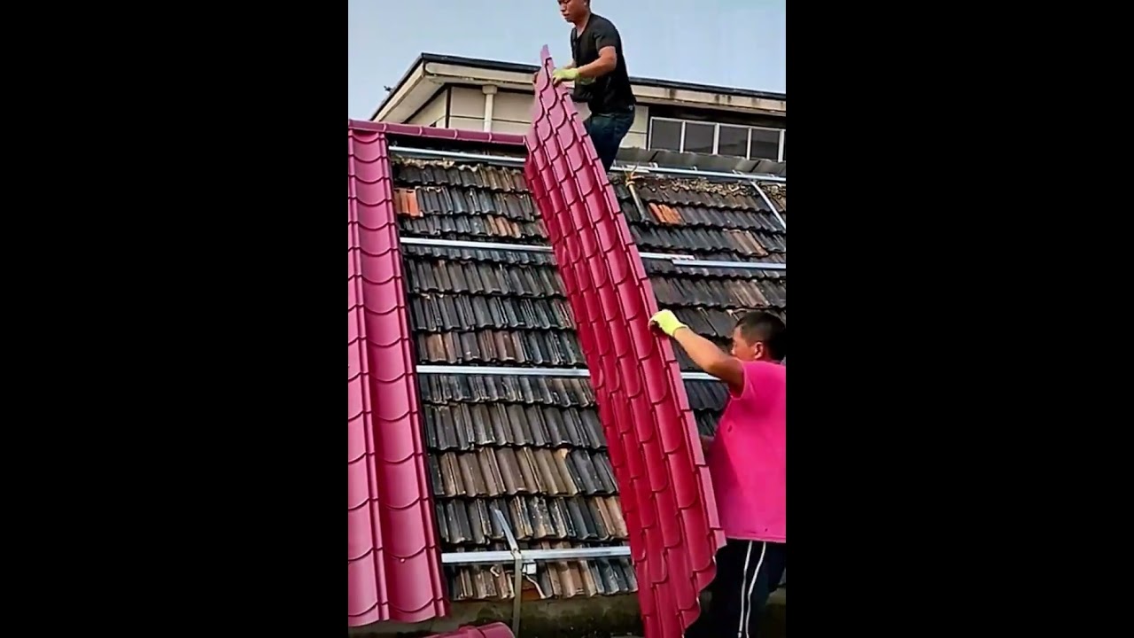 Installing plastic roof for rural house