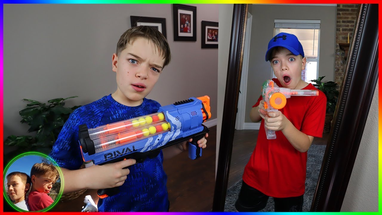 Clones Escape Mystery Mirror! Nerf Battle!