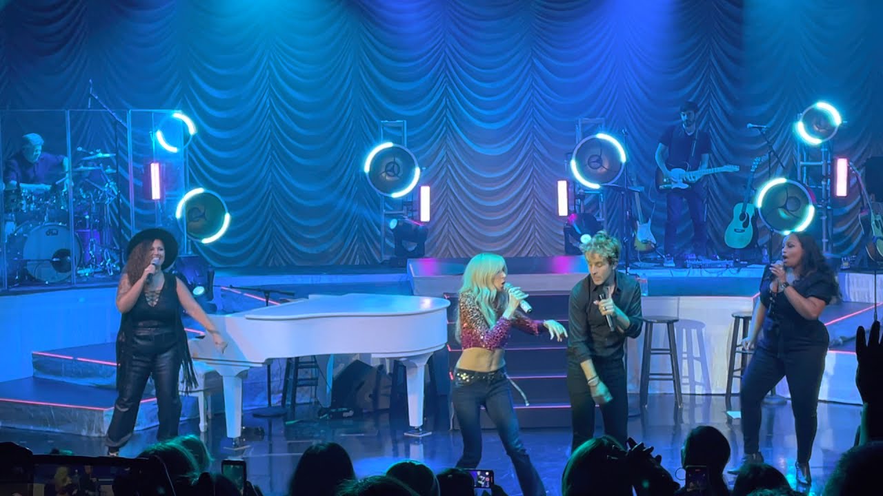 Debbie Gibson & Joey McIntyre: Live from Las Vegas - Levitating