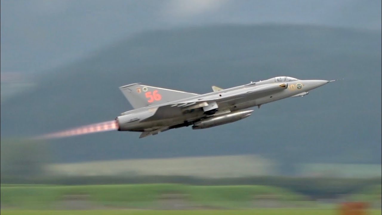 Saab J35J Draken Swedish Air Force Historic Flight flying Display AirPower 2019 Airshow