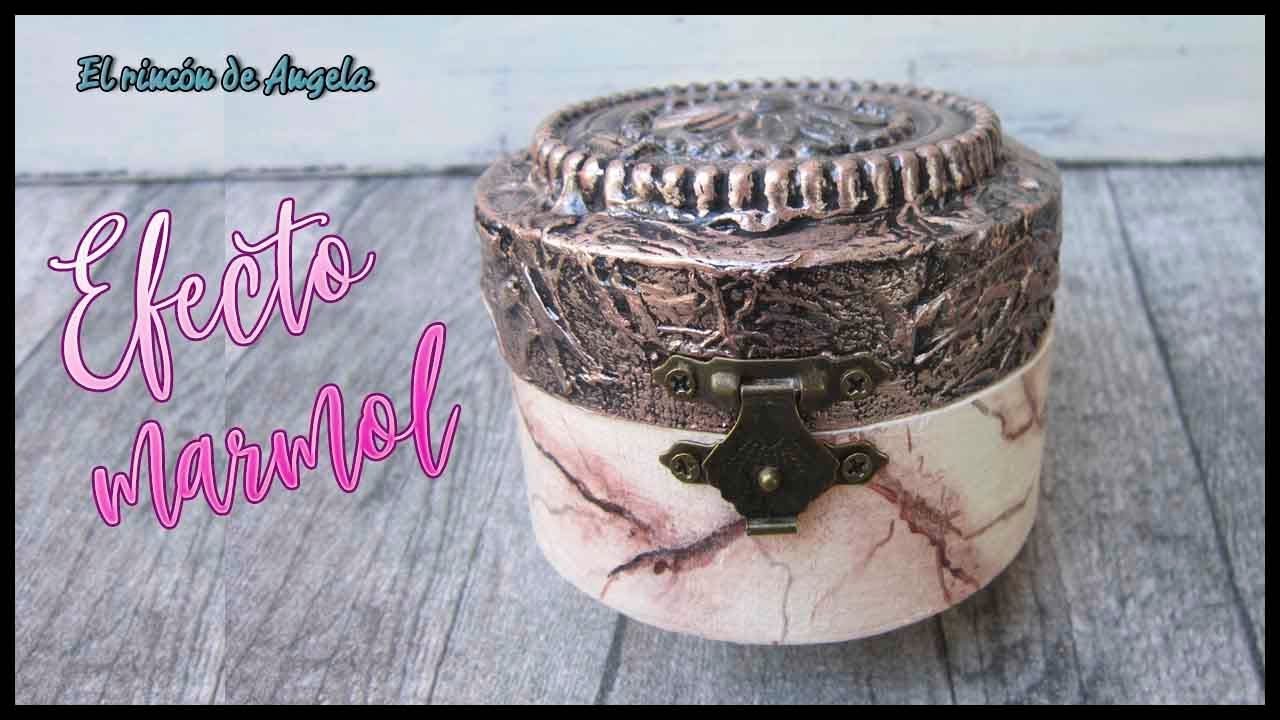 Efecto marmol hecho con pintura acrílica y metalizado para decorar una caja de madera