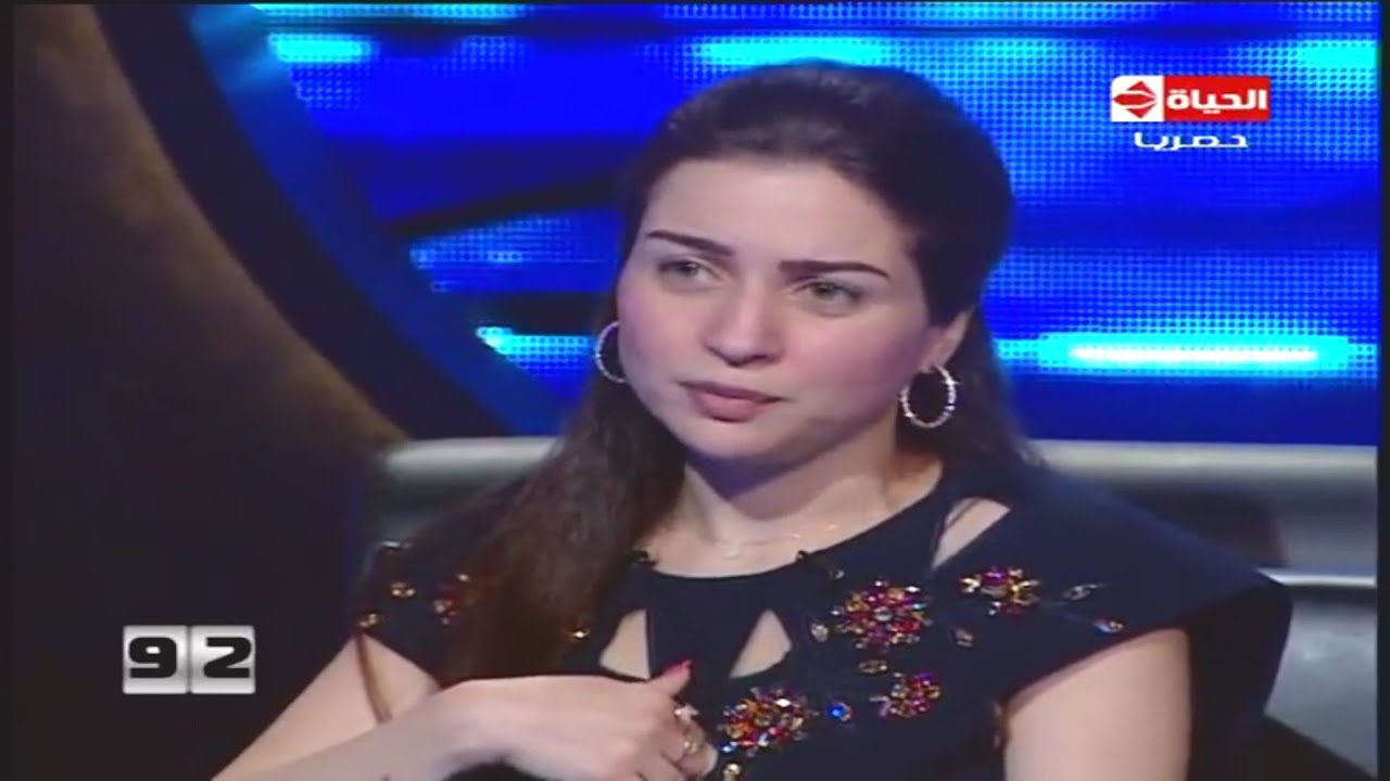 مي عز الدين  والدتي ساعدتني ان اتعلم الدين و التزام في الصلاه رغم انها مسيحية