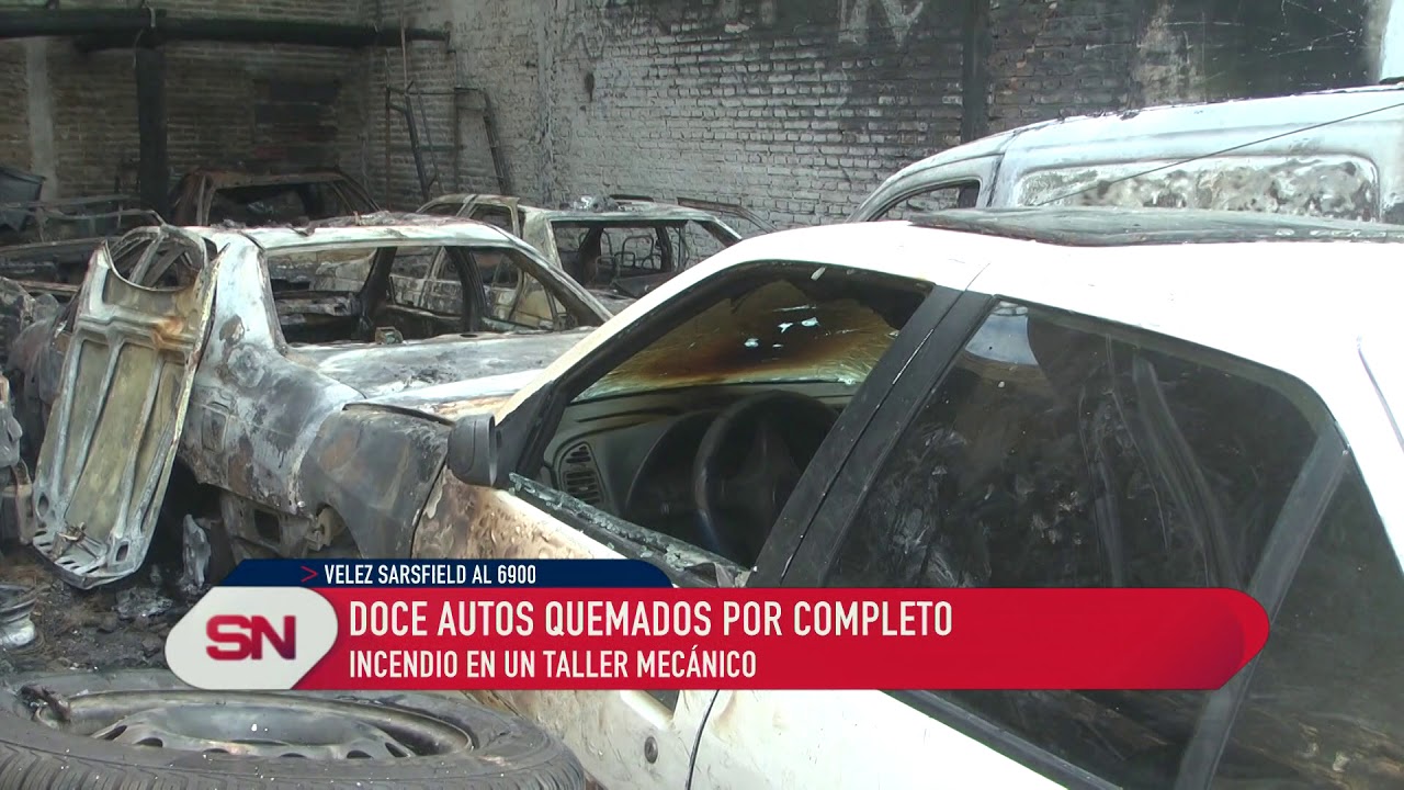 Incendio en un taller mec&aacute;nico 12 autos totalmente quemados V Sarsfield al 6900