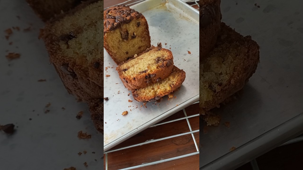 a little kitchen ASMR with our banana bread #sound #bananabread #kitchenasmr #baking #smallbusiness