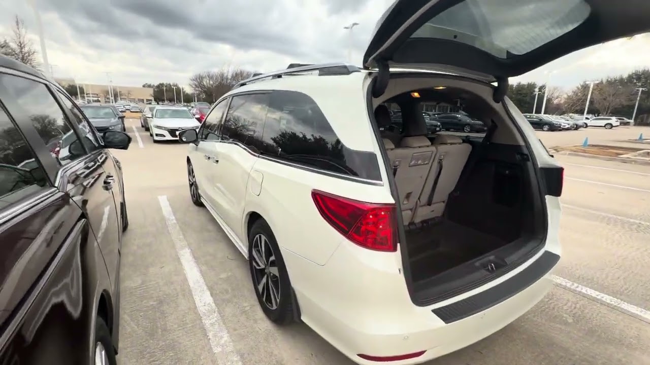 2016 Honda Odyssey Elite by Thomas 