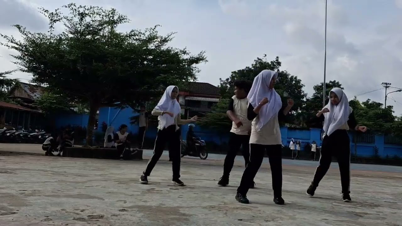 PRAKTEK SENAM IRAMA KELOMPOK 5 SMA BINA WARGA 2 PALEMBANG GURU PEMBIMBING BPK SETIABUDI SP.d
