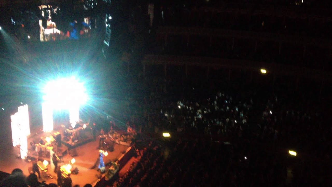 Googoosh live @Royal Albert Hall 2013 Bemoon ta bemoonam