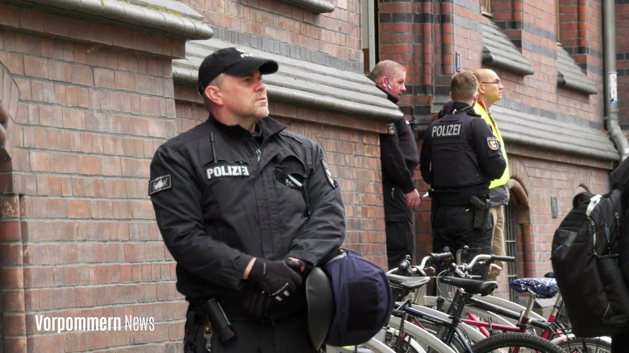 Demo gegen Rückkehr von Prof. Ralph Weber an Greifswalder Uni