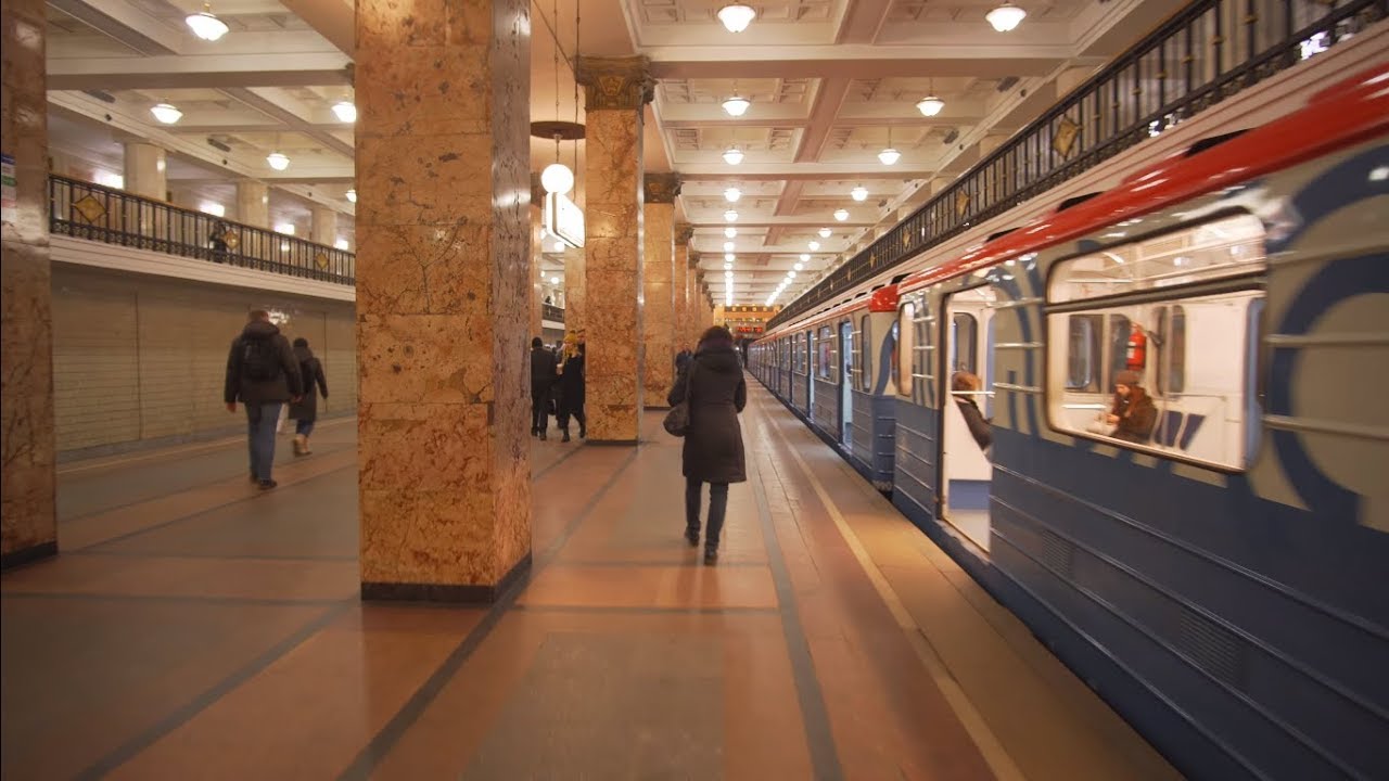 Russia, Moscow, metro ride from Чи́стые пруды́ (Chistyye Prudy) to Комсомо́льская (Komsomolskaya)