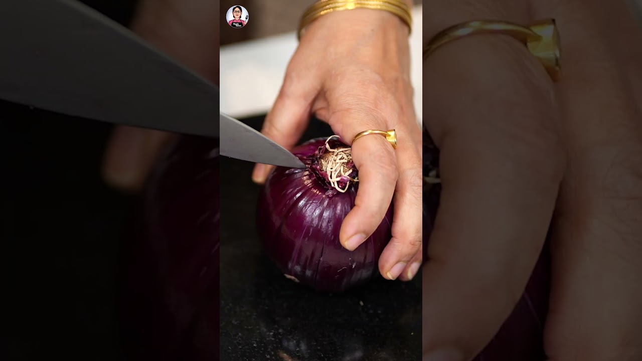 प्याज़ काटने की यह ट्रिक कैसी लगी बताना ज़रूर 😍😍 #onion #oniontrick #kitchenhack #vegetables