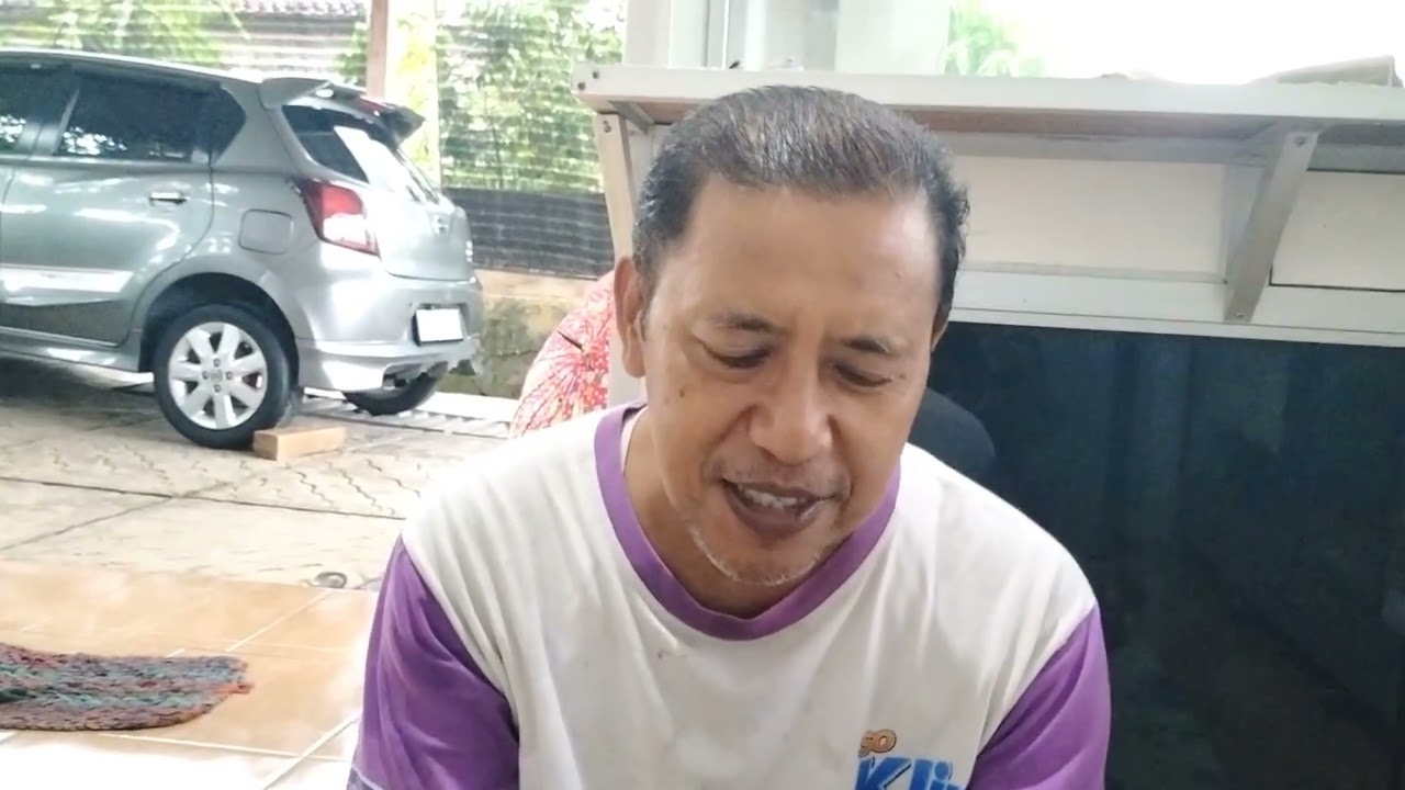 HIDUP DI DESA. PAGIKU. SARAPAN NASI UDHUK KAMPUNG. GERIMIS