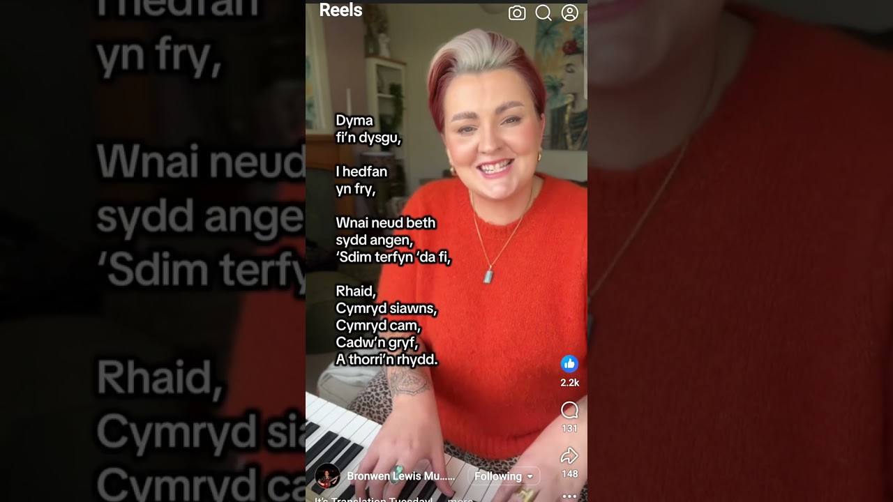 Bronwen lewis singing english songs  in welsh with  welsh lyrics.🏴󠁧󠁢󠁷󠁬󠁳󠁿