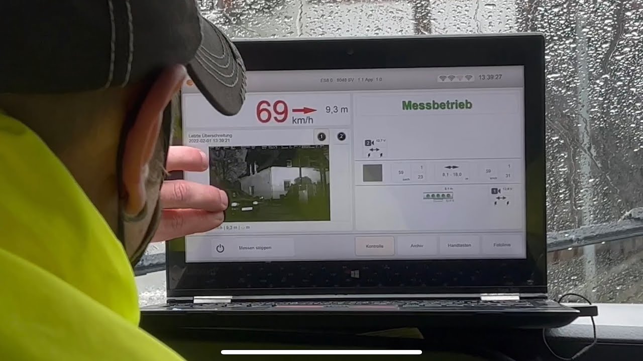 BLITZERTEAM - Messbeamte im Einsatz (Geschwindigkeits-Kontrolle innerorts)