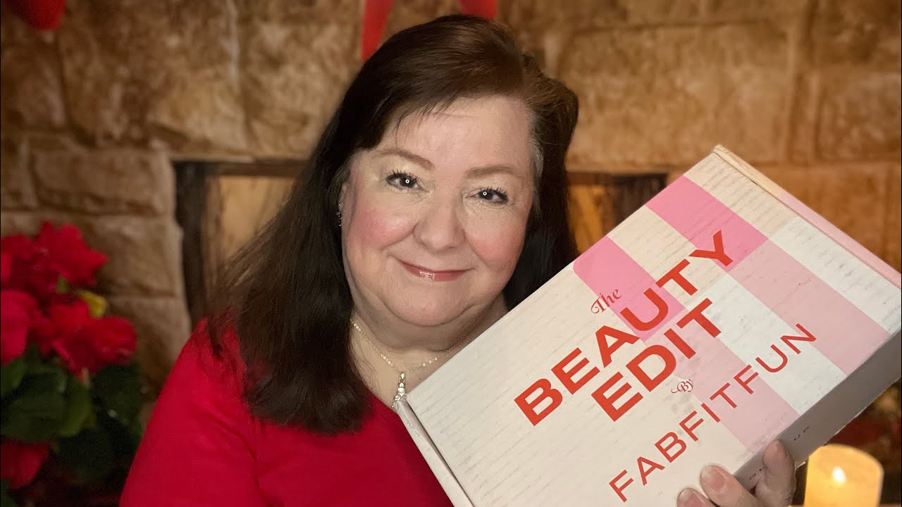 Набор косметики FabFitFun Beauty Edit Box, декабрь 2025 года.
