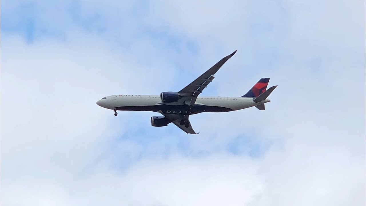 *Rare* Delta Airlines Airbus A330-900neo Landing in San Diego!