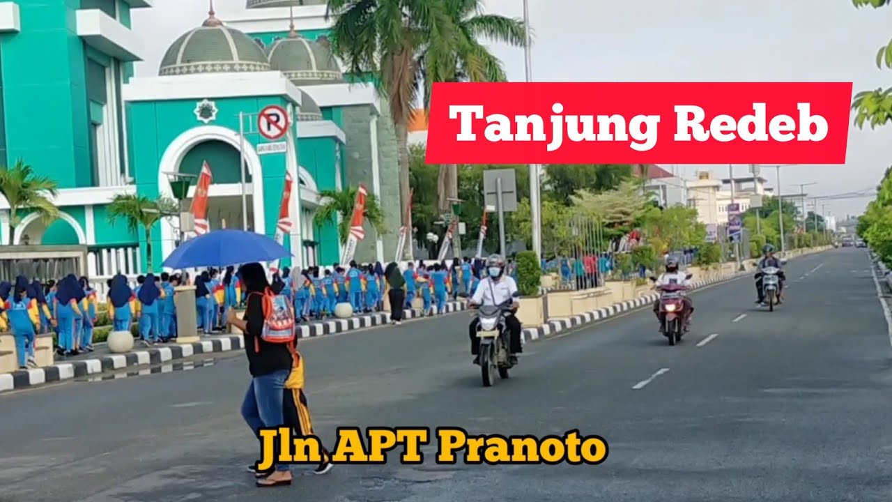 Kota Tanjung Redeb, suasana di pagi hari.