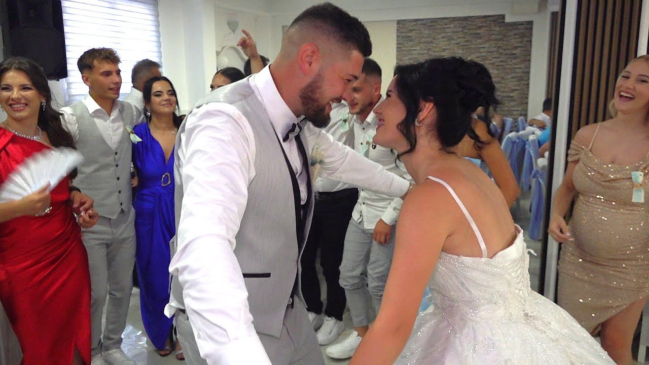 Ulazak mladenaca uz tapane. Elma i Ramiz Trepče Tešanj