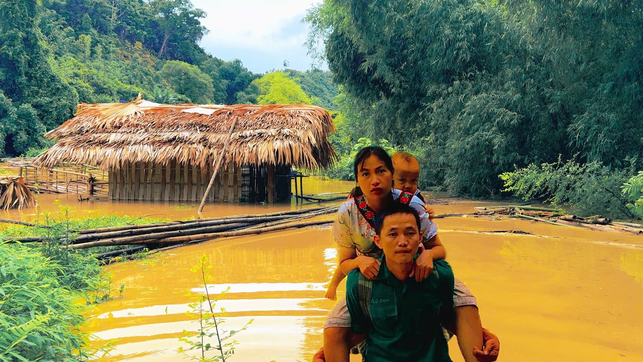 A Sudden Flash Flood Struck, Forcing The Family Of Veteran P&aacute;nh To Evacuate Urgently