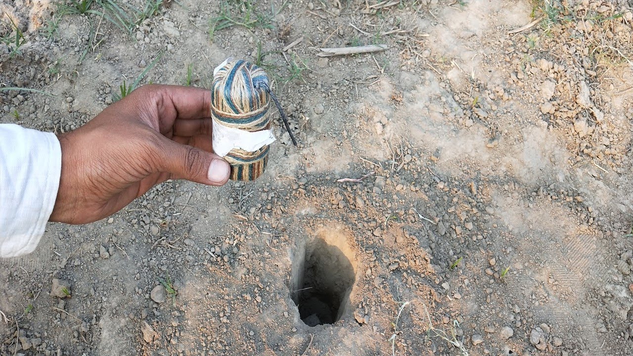 Hole vs  Big sutli Experiment