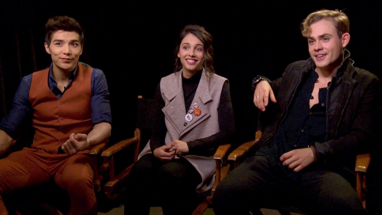Dacre Montgomery, Naomi Scott & Ludi Lin talk Power Rangers