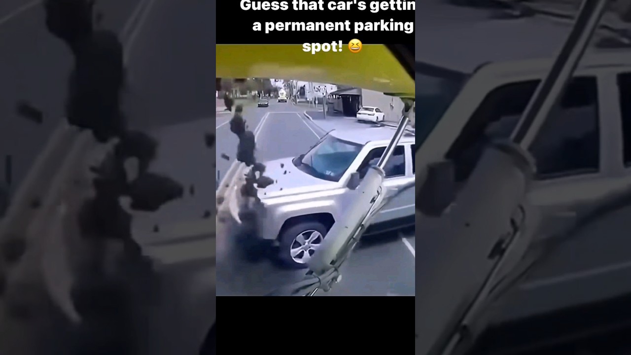 Бетоновоз проливает 3 ярда бетона на автомобиль #шорты