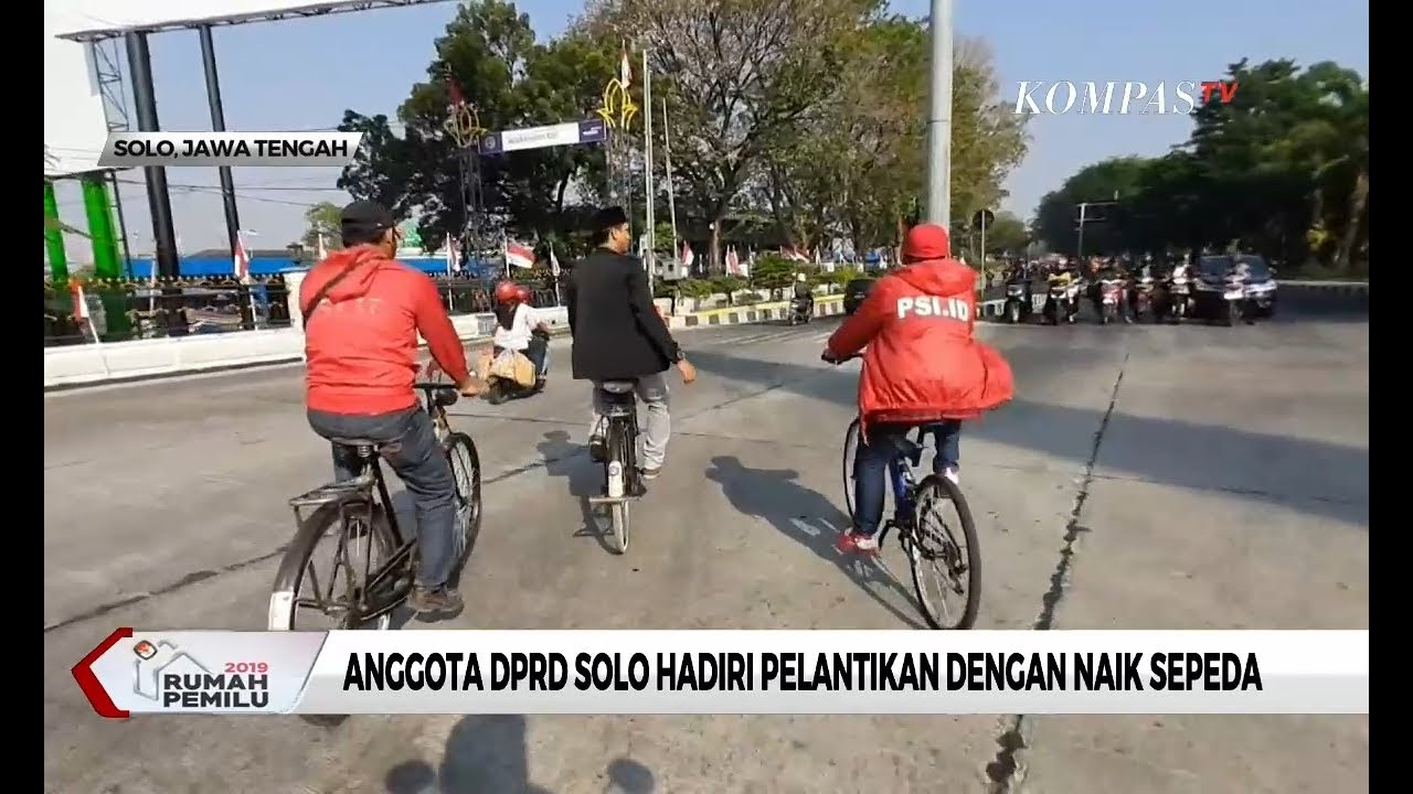 Anggota DPRD Solo Hadiri Pelantikan dengan Naik Sepeda