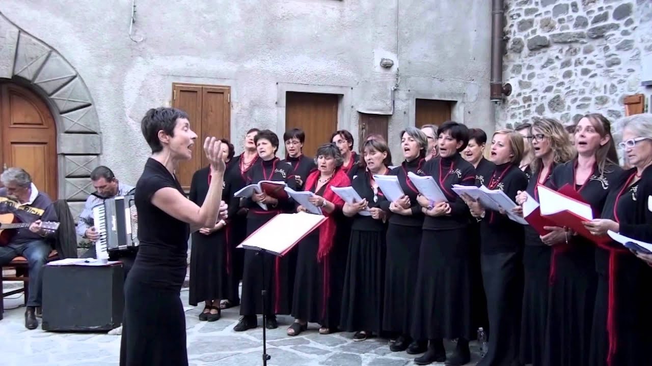 Mara Redeghieri dirige 