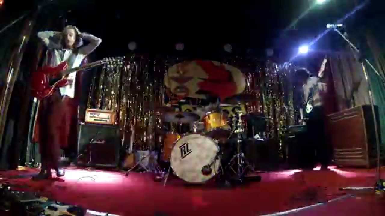 The Beat Surrenders - Open My Eyes (Live 'Nazz' Cover)
