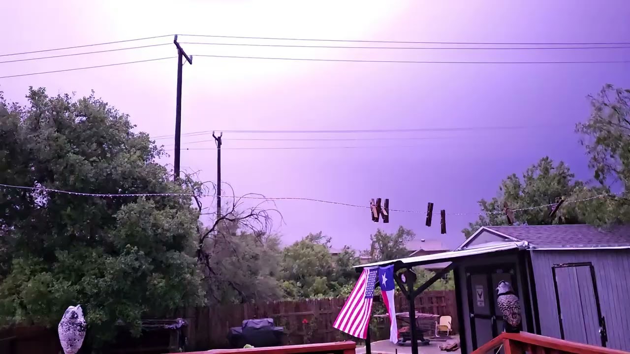 Heavy overnight Rain in San Antonio after 103° weather for a week. Settling down after!🌊