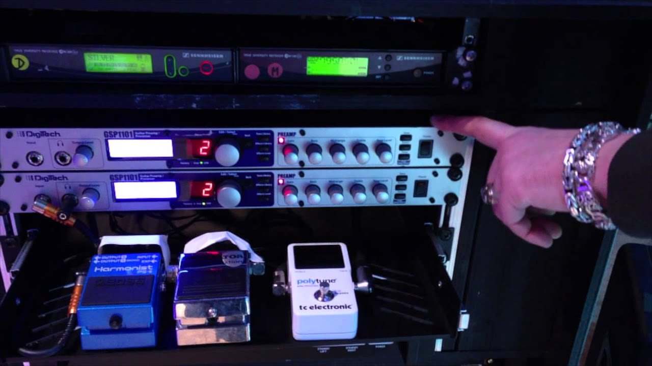 HELLOWEEN: Sascha Gerstner taking you on a guitar rig tour!