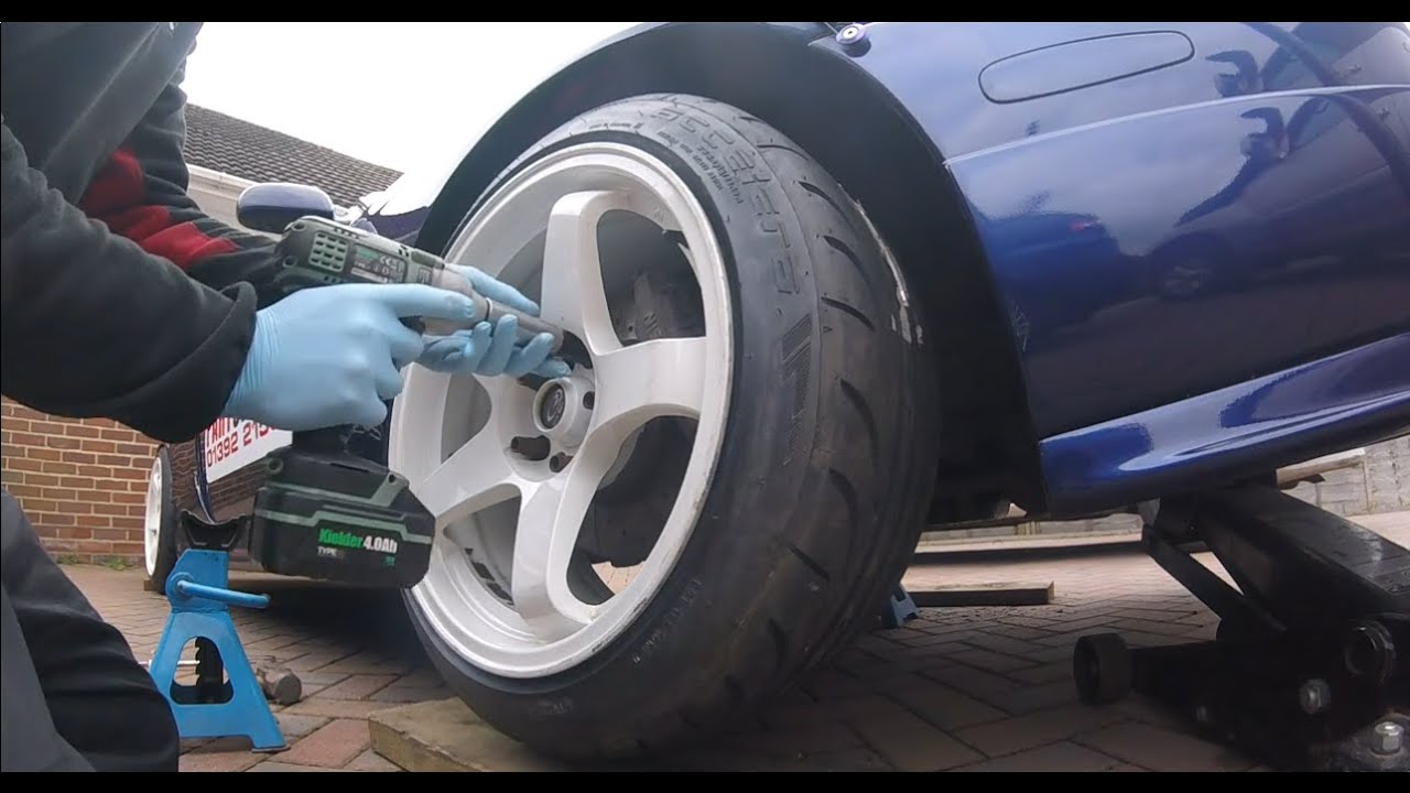How To Replace Front Hubs / Knuckle Wheel Bearings Nissan 200sx s14 s14a Kouki Navan Drift Car pt 1