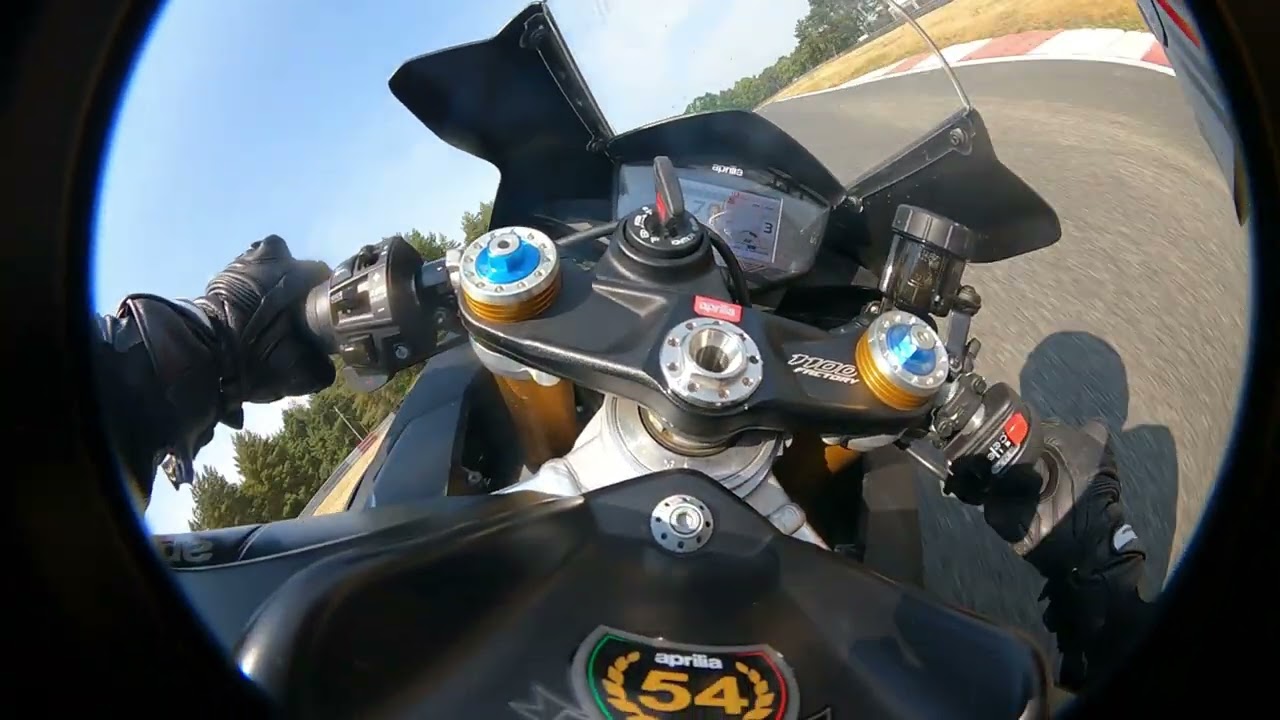 Chińczyk pierwszy raz na litrze - Tor Poznań 1:40 - Aprilia RSV4 Factory onboard