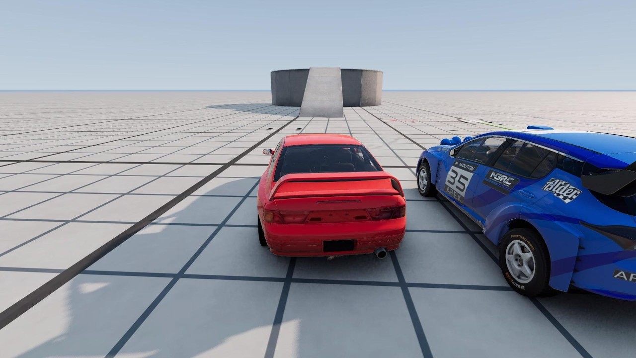 supra y coche de rally contra trituradora