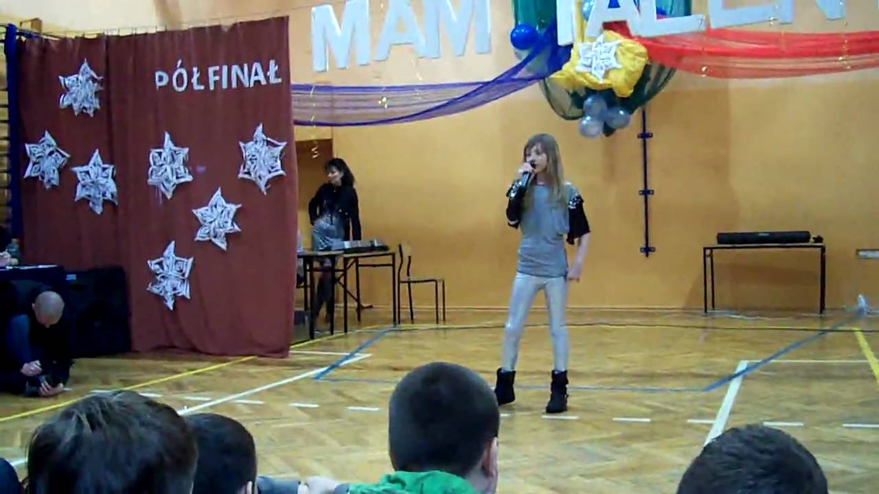 Eliza Kowalczyk w utworze Ewy Farny Cicho.MOV