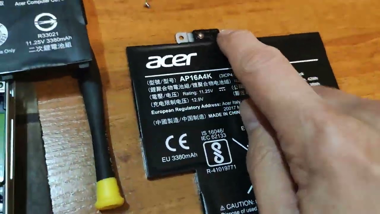 Ноутбук  Acer Swift 1 замена аккумуляторной батареи и  SSD диска (Replacing battery and SSD drive)
