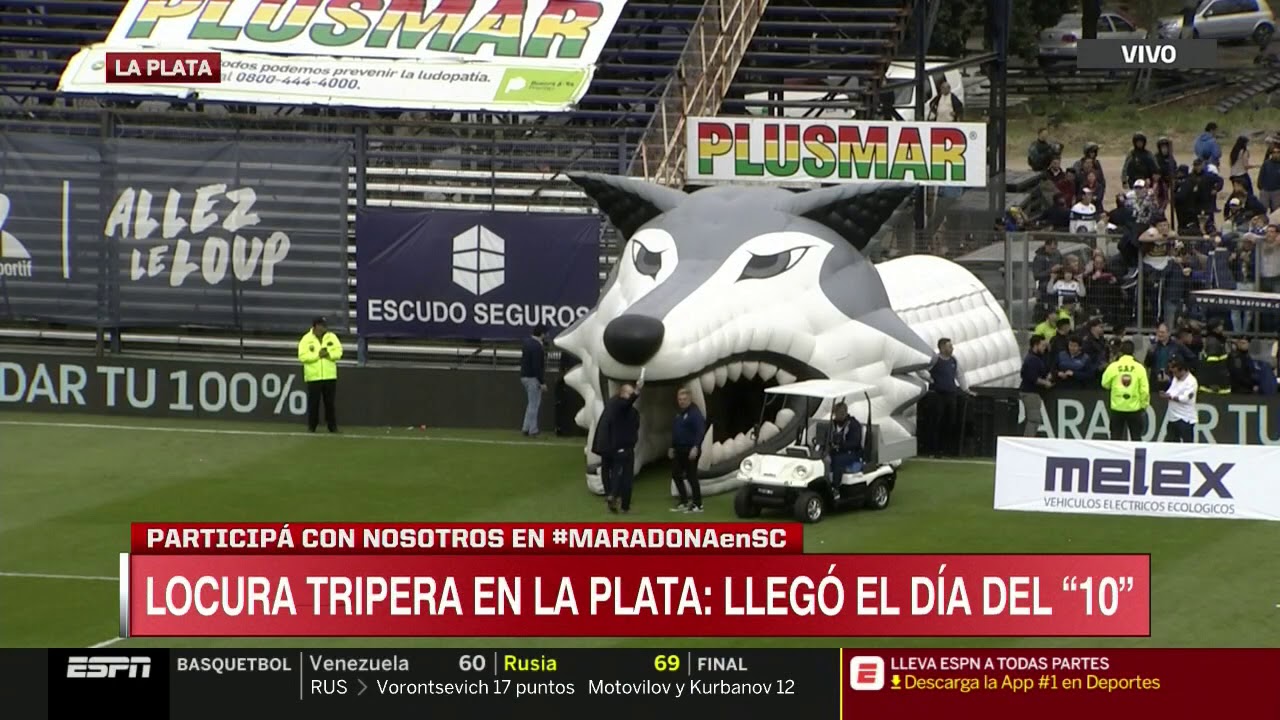 El recibimiento a Maradona salió a la cancha y el Bosque estalló (ESPN)
