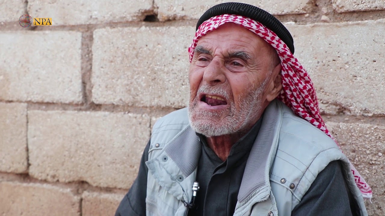 محمد عبد الله الإبراهيم، مسن من ريف تل تمر، دفعته الأحداث الراهنة والهجمات التركية للنزوح،