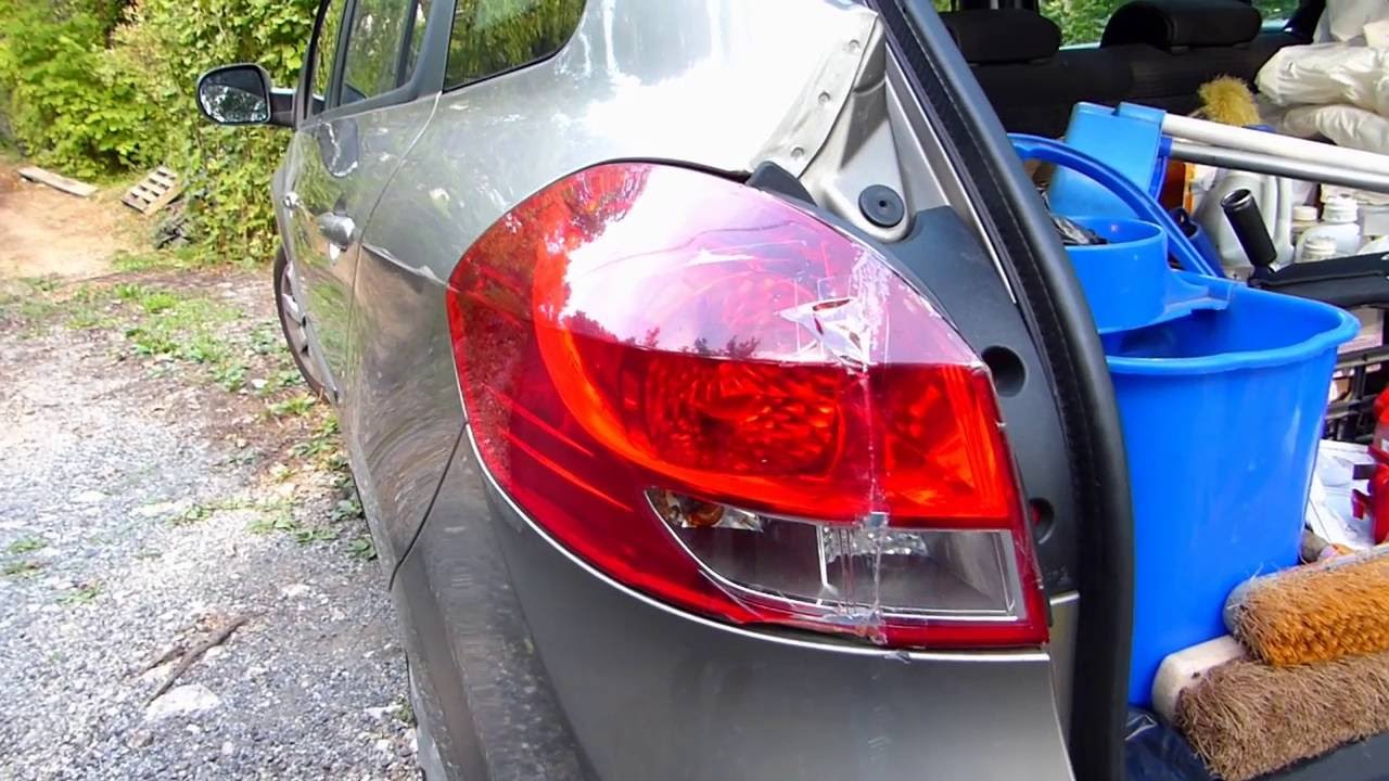 Comment démonter les feux arrière sur Renault Clio 3 Estate